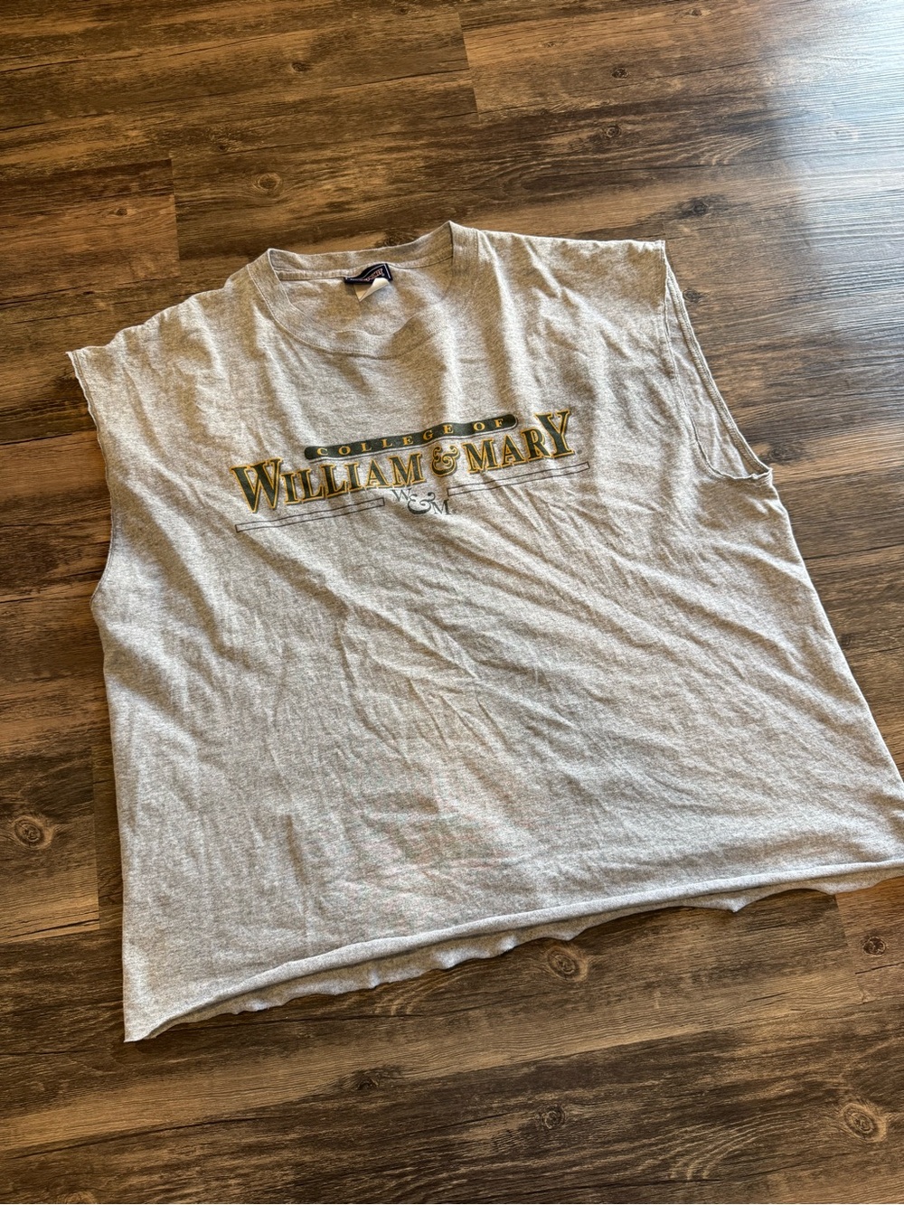 William & Mary Sleeveless Jansport Vintage Gray Shirt